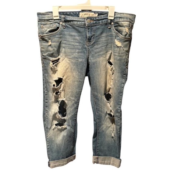 Torrid Distressed Cropped Mid Rise Jeans in Size 12 - Picture 1 of 7